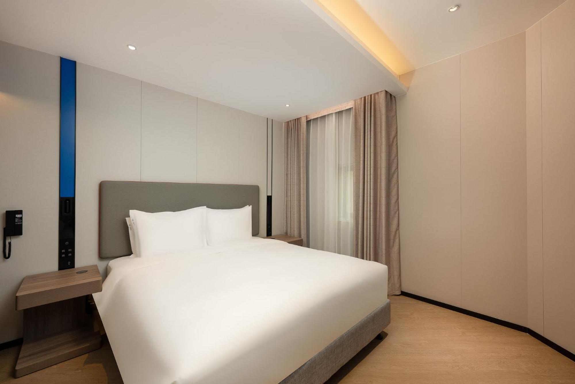 Holiday Inn Express Shanghai Jing'An Temple By Ihg Zewnętrze zdjęcie