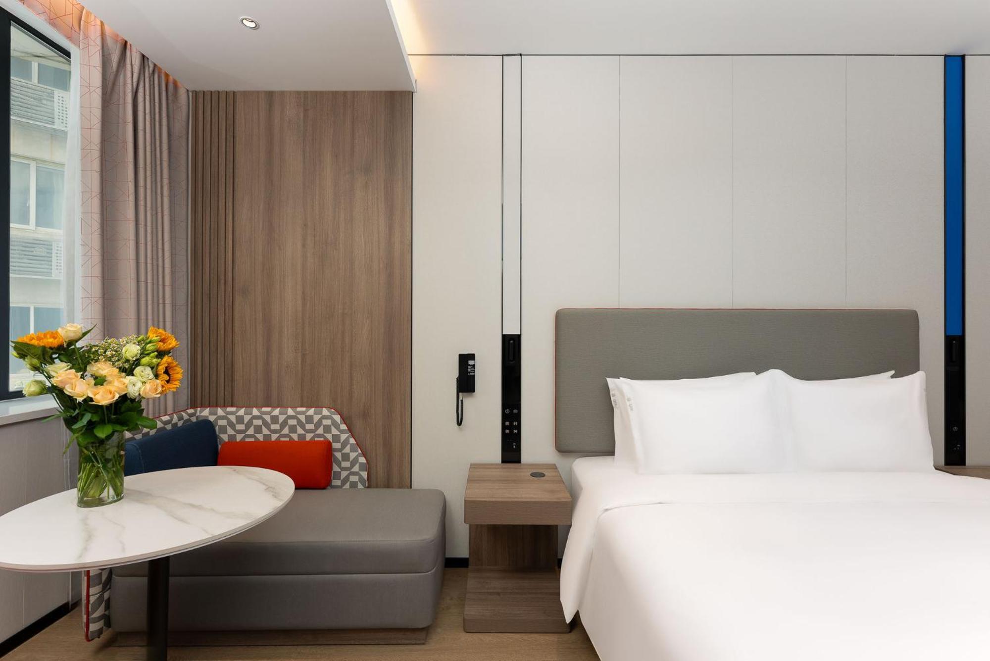 Holiday Inn Express Shanghai Jing'An Temple By Ihg Zewnętrze zdjęcie