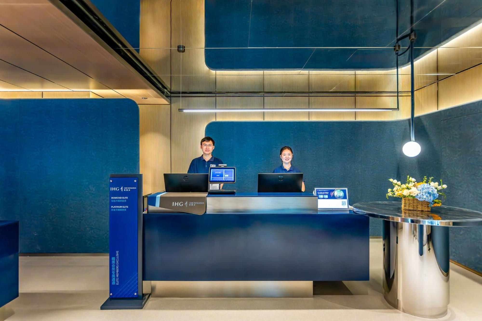 Holiday Inn Express Shanghai Jing'An Temple By Ihg Zewnętrze zdjęcie
